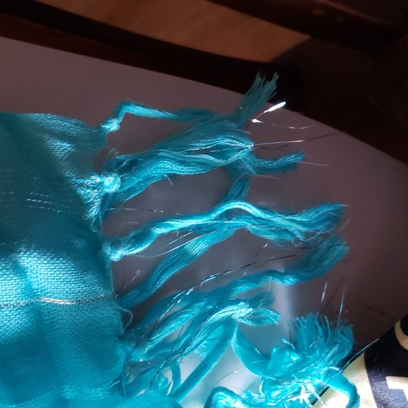 Pretty light blue scarf shot with metallic silver - Picture 3 of 4